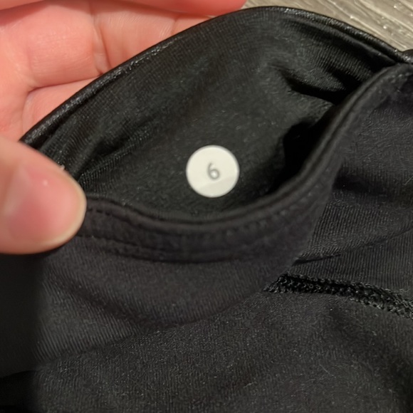 Black Lululemon Leggings size 6 - Picture 6 of 7